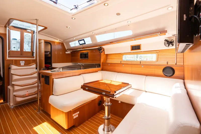 Slide: The Image of 2023 Catalina 425 - 5230341