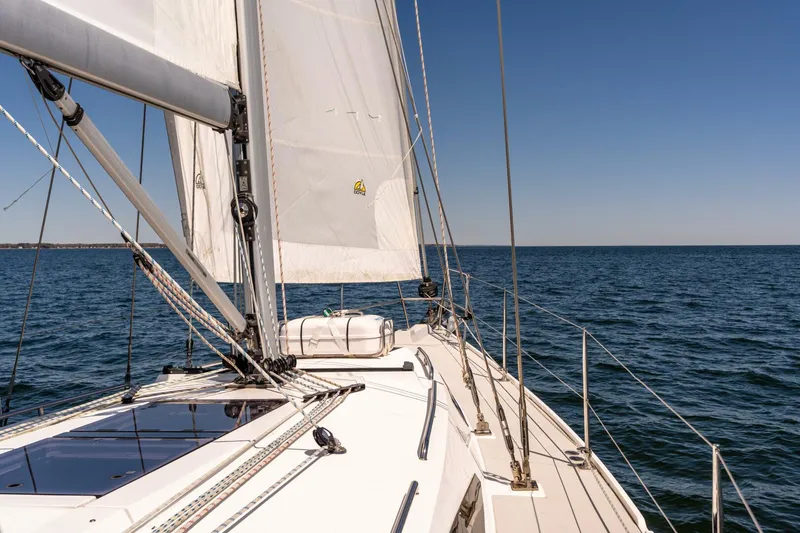 Slide: The Image of 2023 Catalina 425 - 5230360