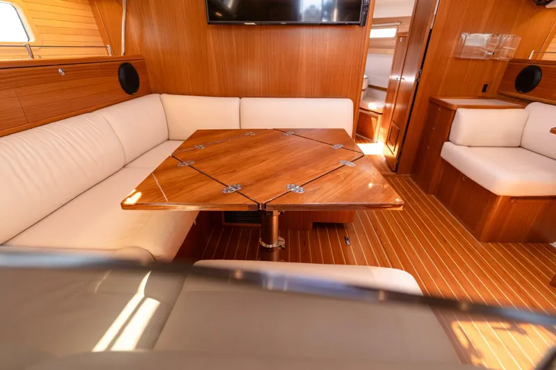 Slide: The Image of 2023 Catalina 425 - 5230372