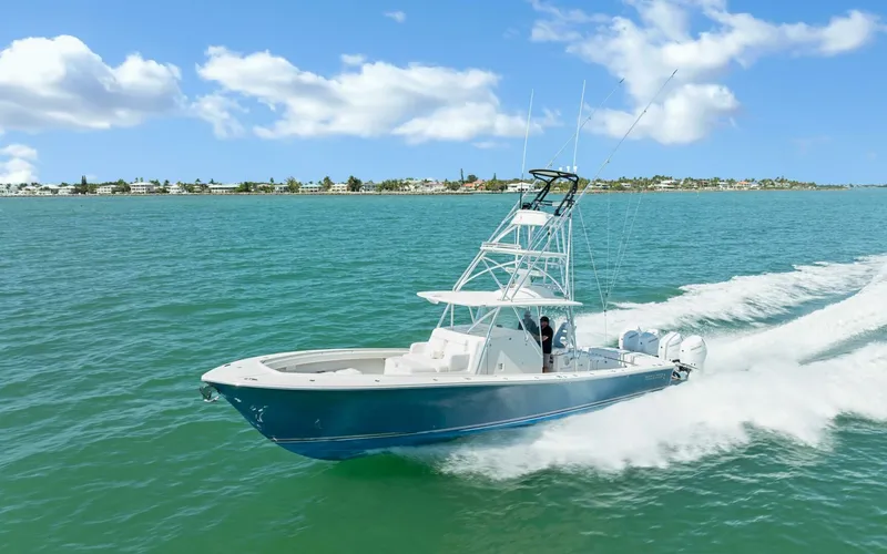 Slide: The Image of Regulator Marine 41 Center Console 2018 - 5136650