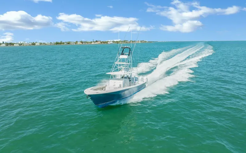 Slide: The Image of Regulator Marine 41 Center Console 2018 - 5136651