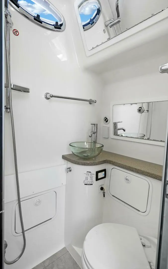 Slide: The Image of Regulator Marine 41 Center Console 2018 - 5136661