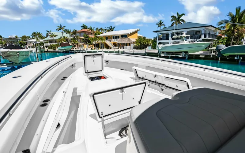 Slide: The Image of Regulator Marine 41 Center Console 2018 - 5136664