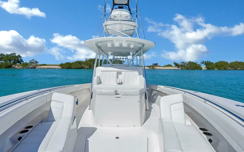 Slide: The Image of Regulator Marine 41 Center Console 2018 - 5136670