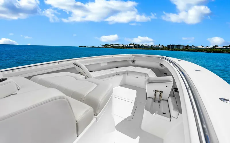 Slide: The Image of Regulator Marine 41 Center Console 2018 - 5136684