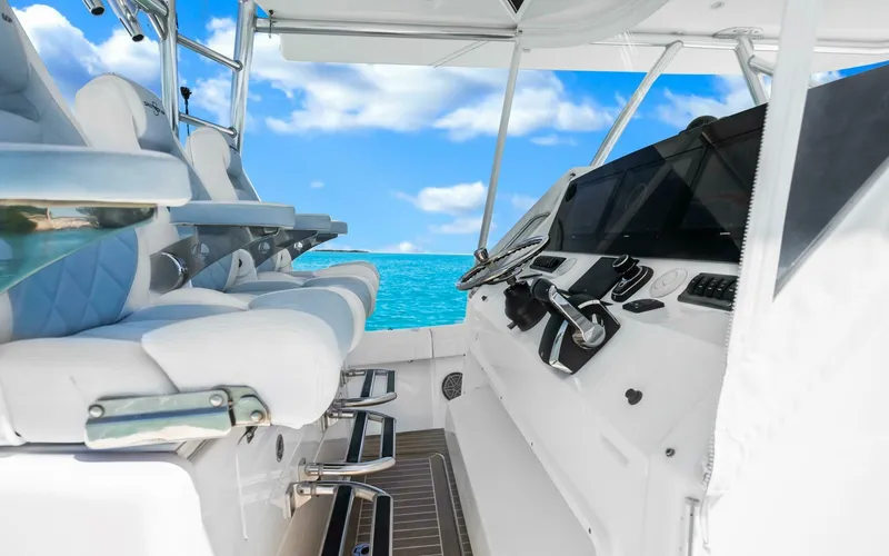 Slide: The Image of Regulator Marine 41 Center Console 2018 - 5136690