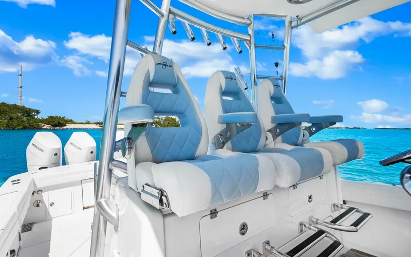 Slide: The Image of Regulator Marine 41 Center Console 2018 - 5136692