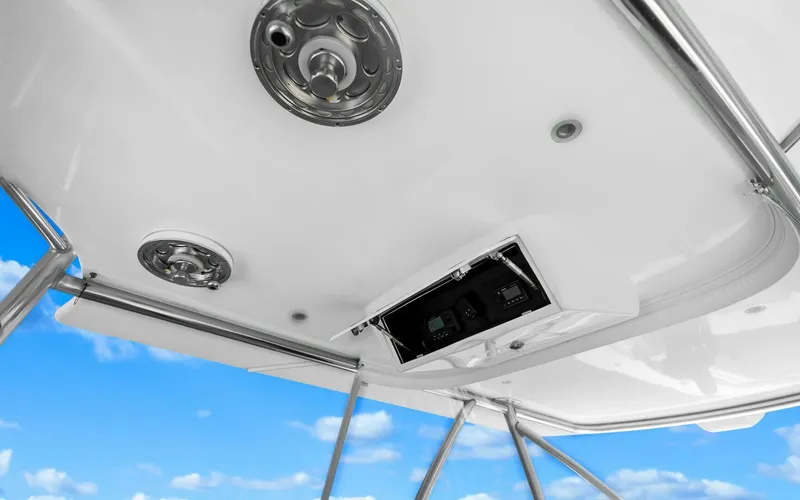 Slide: The Image of Regulator Marine 41 Center Console 2018 - 5136693