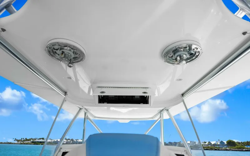 Slide: The Image of Regulator Marine 41 Center Console 2018 - 5136700