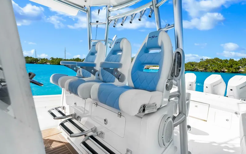 Slide: The Image of Regulator Marine 41 Center Console 2018 - 5136707