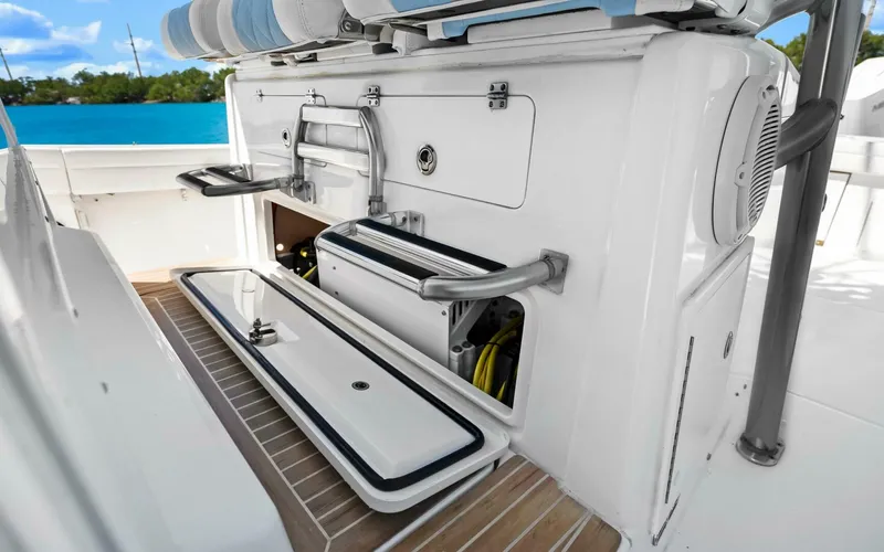 Slide: The Image of Regulator Marine 41 Center Console 2018 - 5136714