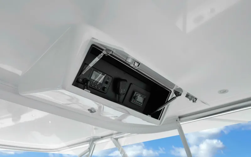 Slide: The Image of Regulator Marine 41 Center Console 2018 - 5136730