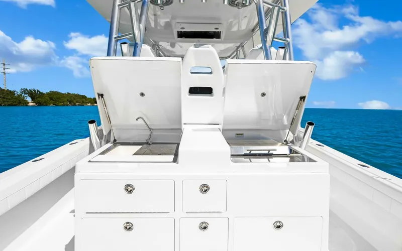 Slide: The Image of Regulator Marine 41 Center Console 2018 - 5136737