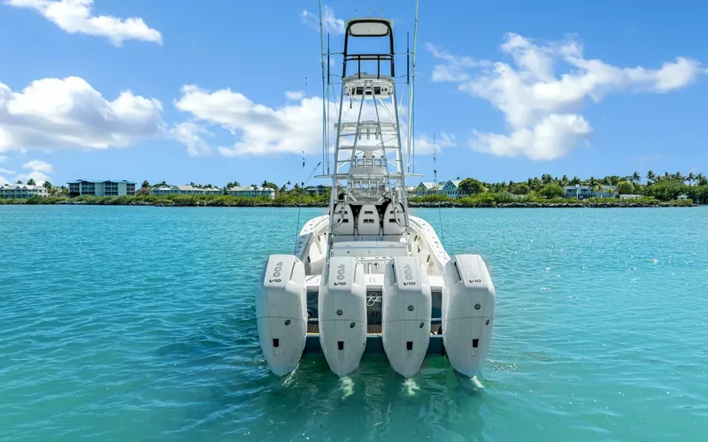 Slide: The Image of Regulator Marine 41 Center Console 2018 - 5136644