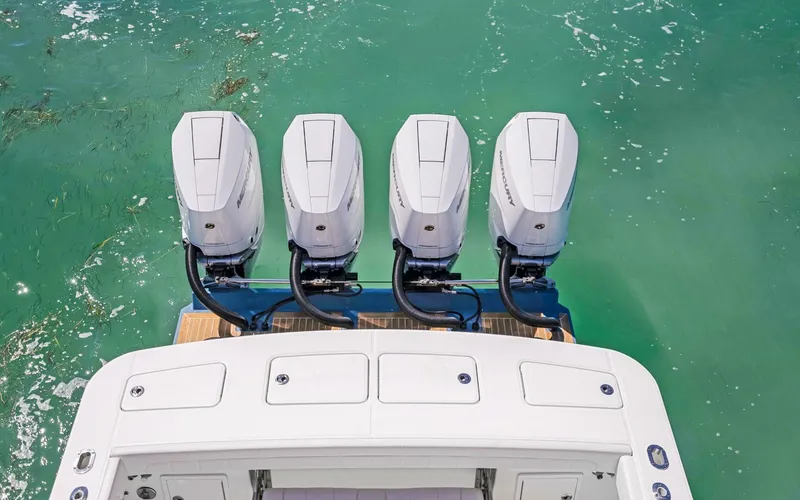 Slide: The Image of Regulator Marine 41 Center Console 2018 - 5136745