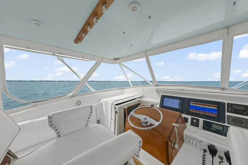 Slide: The Image of 2006 Buddy Davis 48 Express PALE HORSE - 5289836