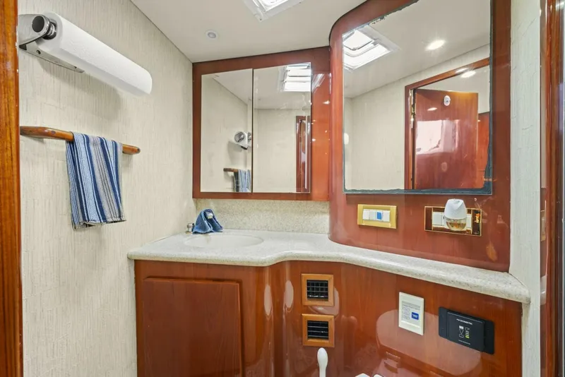 Slide: The Image of 2006 Buddy Davis 48 Express PALE HORSE - 5289846