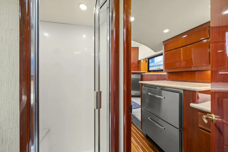 Slide: The Image of 2006 Buddy Davis 48 Express PALE HORSE - 5289847