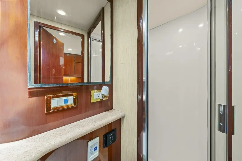 Slide: The Image of 2006 Buddy Davis 48 Express PALE HORSE - 5289848