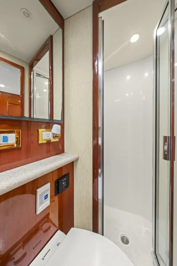 Slide: The Image of 2006 Buddy Davis 48 Express PALE HORSE - 5289850