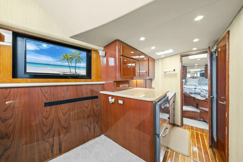 Slide: The Image of 2006 Buddy Davis 48 Express PALE HORSE - 5289855