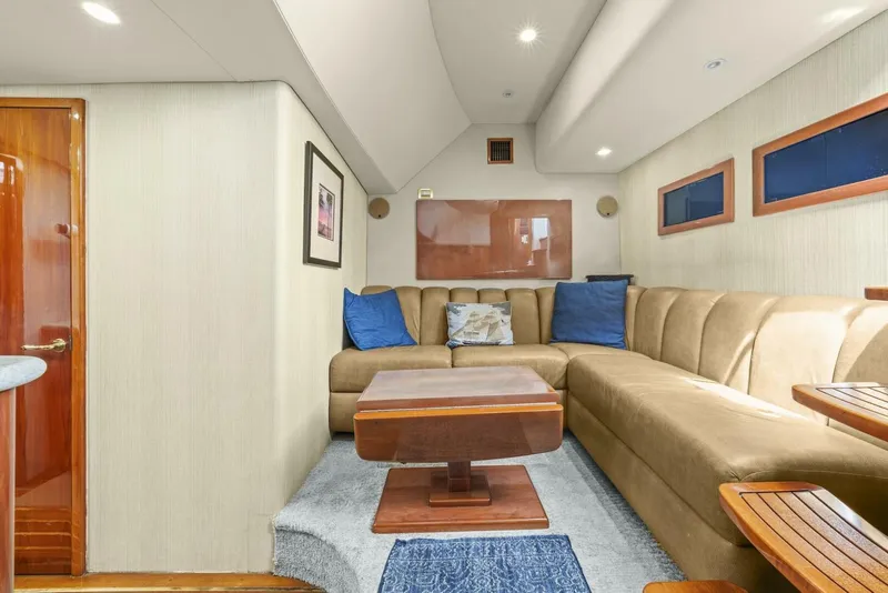 Slide: The Image of 2006 Buddy Davis 48 Express PALE HORSE - 5289859