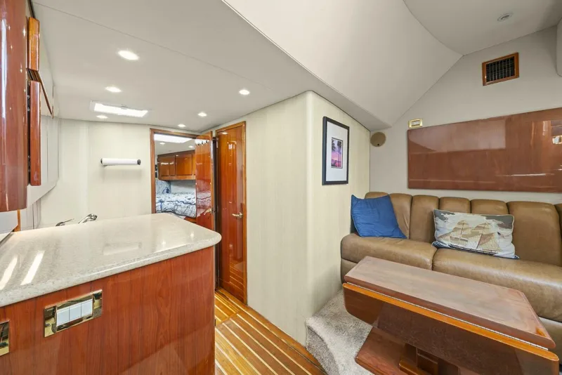 Slide: The Image of 2006 Buddy Davis 48 Express PALE HORSE - 5289856