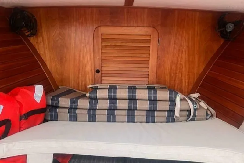 Slide: The Image of Hinckley Yachts Extended Hardtop Pilothouse 36 Picnic Boat 2003 - 5145602