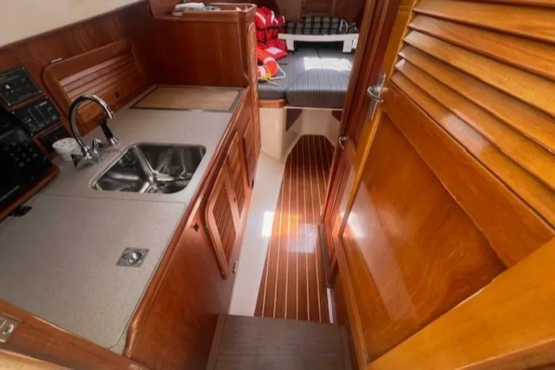 Slide: The Image of Hinckley Yachts Extended Hardtop Pilothouse 36 Picnic Boat 2003 - 5145607