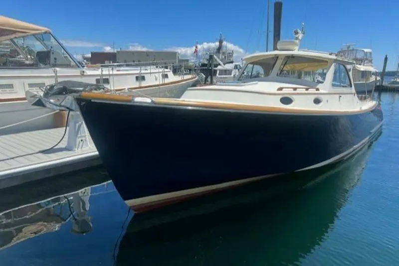 Slide: The Image of Hinckley Yachts Extended Hardtop Pilothouse 36 Picnic Boat 2003 - 5145591