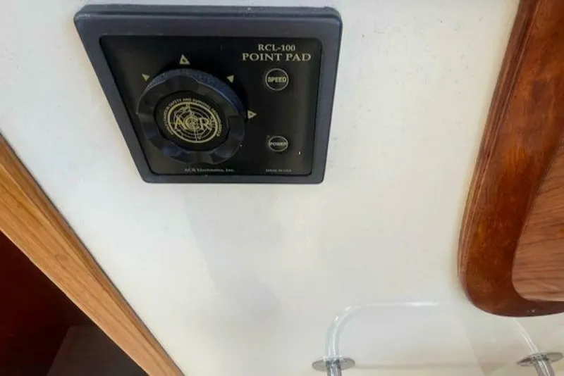 Slide: The Image of Hinckley Yachts Extended Hardtop Pilothouse 36 Picnic Boat 2003 - 5145613