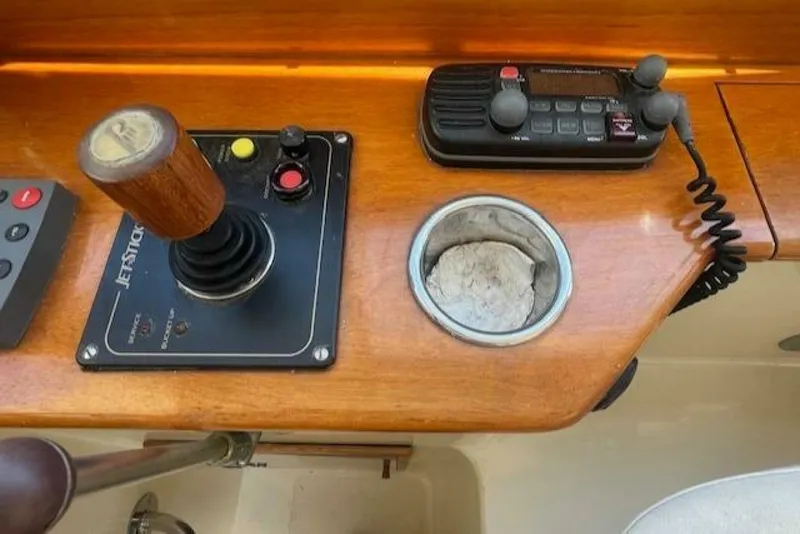 Slide: The Image of Hinckley Yachts Extended Hardtop Pilothouse 36 Picnic Boat 2003 - 5145614