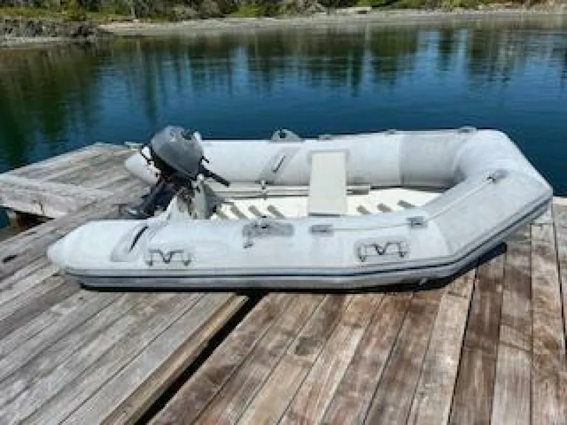 Slide: The Image of Hinckley Yachts Extended Hardtop Pilothouse 36 Picnic Boat 2003 - 5145590