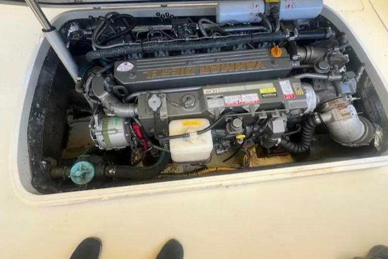 Slide: The Image of Hinckley Yachts Extended Hardtop Pilothouse 36 Picnic Boat 2003 - 5145594