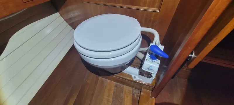 Slide: The Image of Custom Holland Hardtop Cruiser 2000 - 5146303