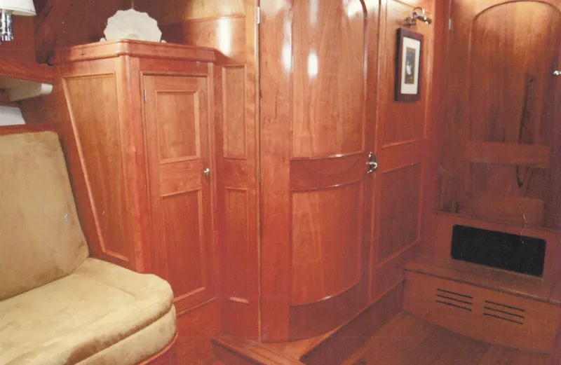 Slide: The Image of Custom Holland Hardtop Cruiser 2000 - 5146313