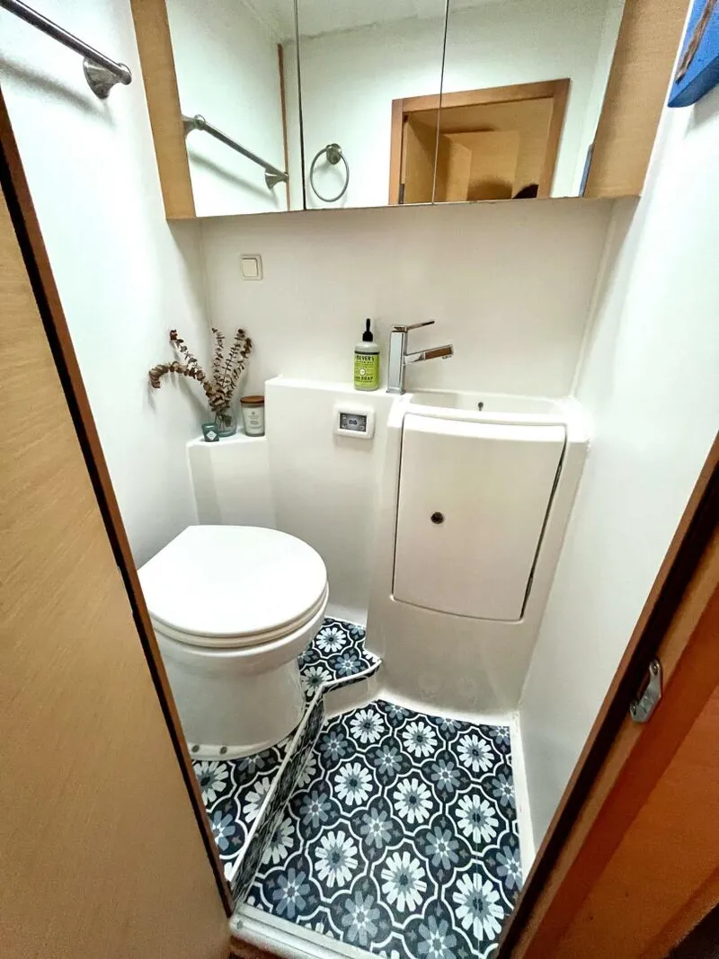 Slide: The Image of Lagoon 42 2009 - 5143367