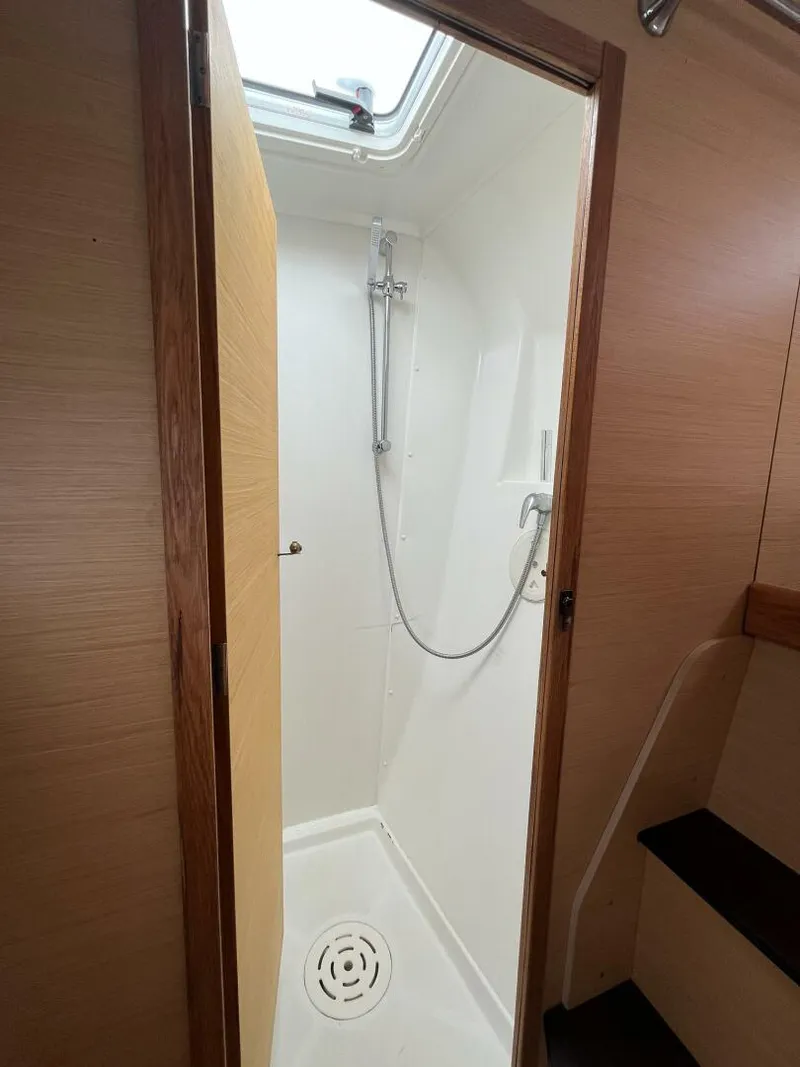 Slide: The Image of Lagoon 42 2009 - 5143368