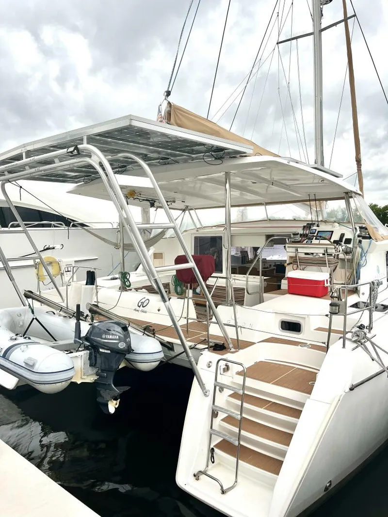 Slide: The Image of Lagoon 42 2009 - 5141684