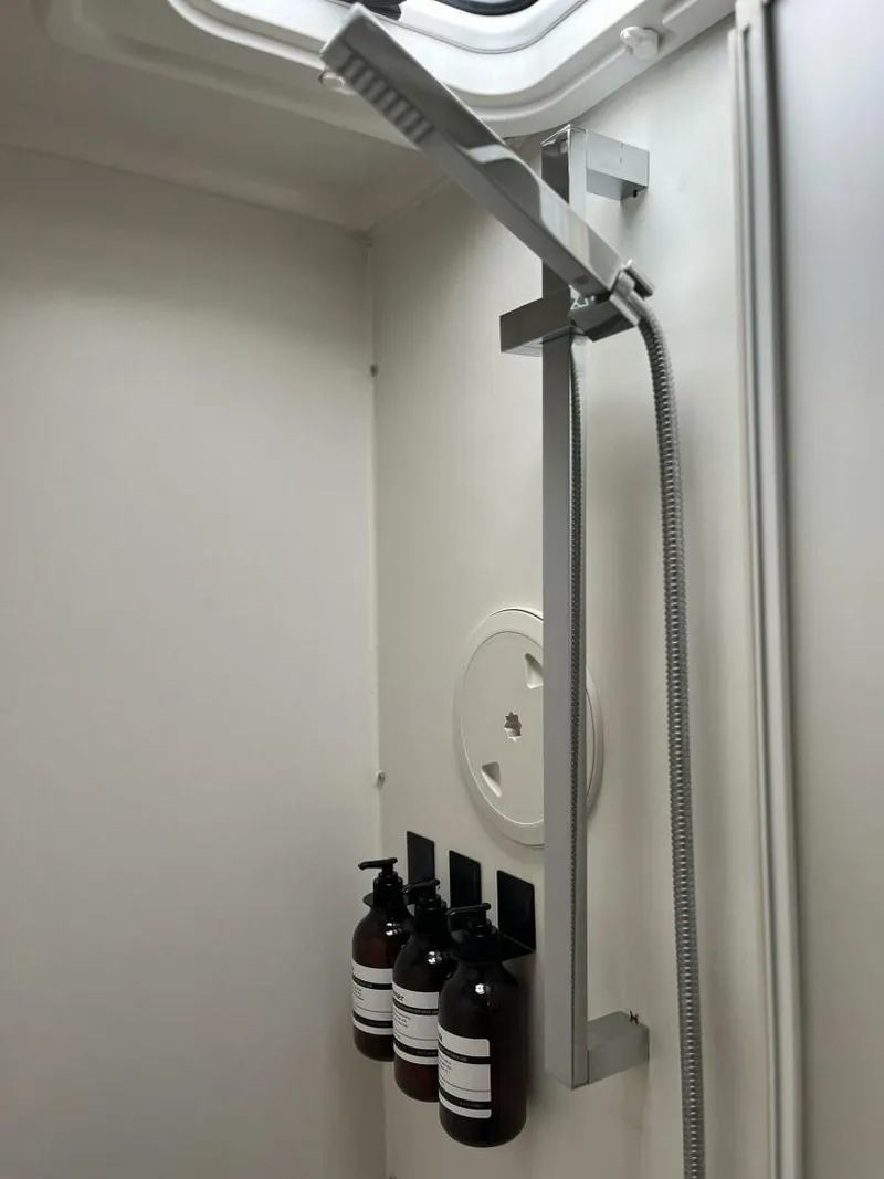 Slide: The Image of Lagoon 42 2009 - 5143369