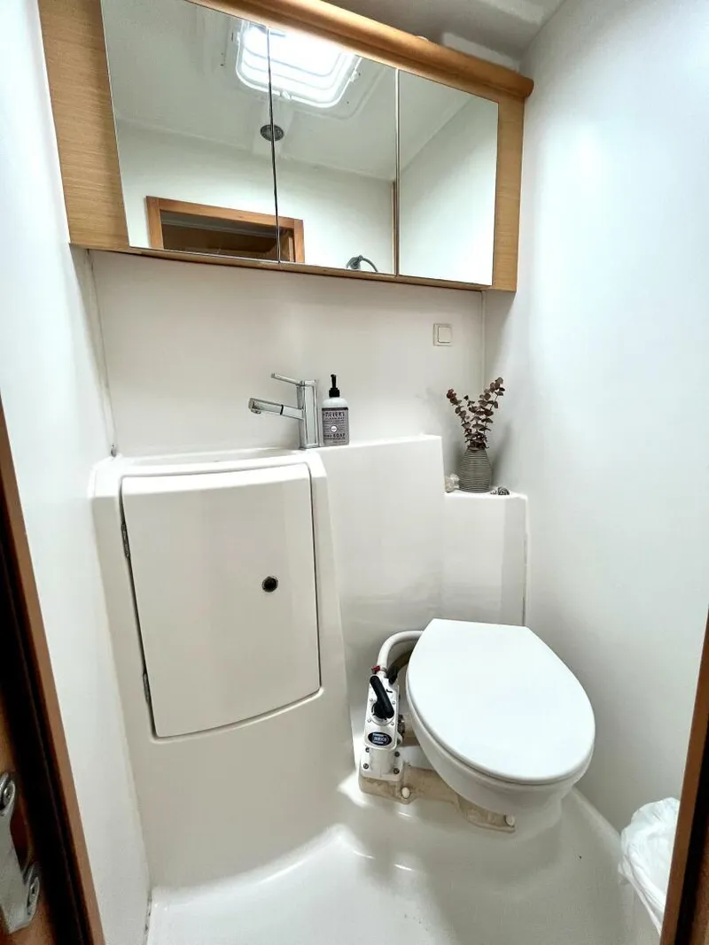 Slide: The Image of Lagoon 42 2009 - 5143370