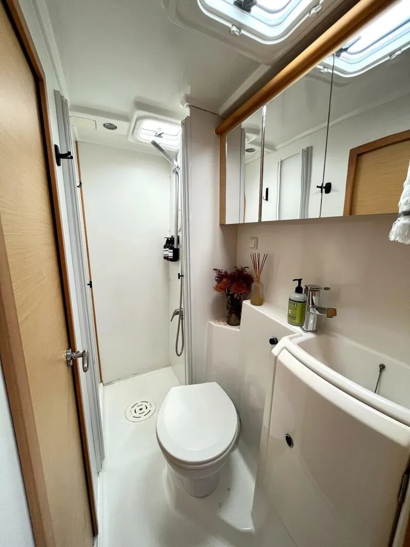 Slide: The Image of Lagoon 42 2009 - 5143371