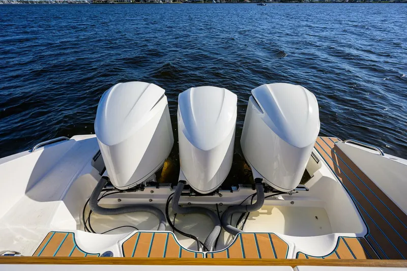 Slide: The Image of Pursuit 40 2017 - Exterior Engines 2017 Pursuit 40 Center Console - 5142010