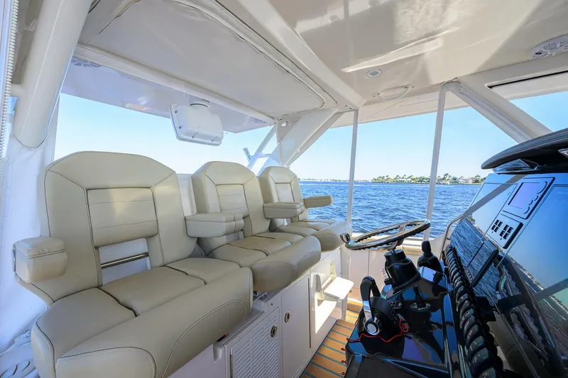 Slide: The Image of Pursuit 40 2017 - Exterior Helm 2017 Pursuit 40 Center Console - 5142015