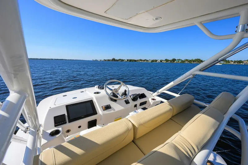 Slide: The Image of Pursuit 40 2017 - Exterior Tower 2017 Pursuit 40 Center Console - 5142030
