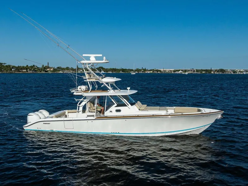 Slide: The Image of Pursuit 40 2017 - Exterior Profile 2017 Pursuit 40 Center Console - 5142018