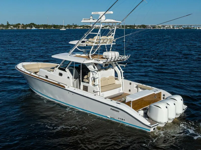 Slide: The Image of Pursuit 40 2017 - Exterior Profile 2017 Pursuit 40 Center Console - 5142022