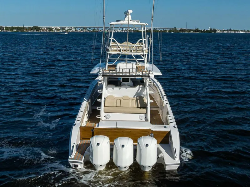 Slide: The Image of Pursuit 40 2017 - Exterior Profile 2017 Pursuit 40 Center Console - 5142023