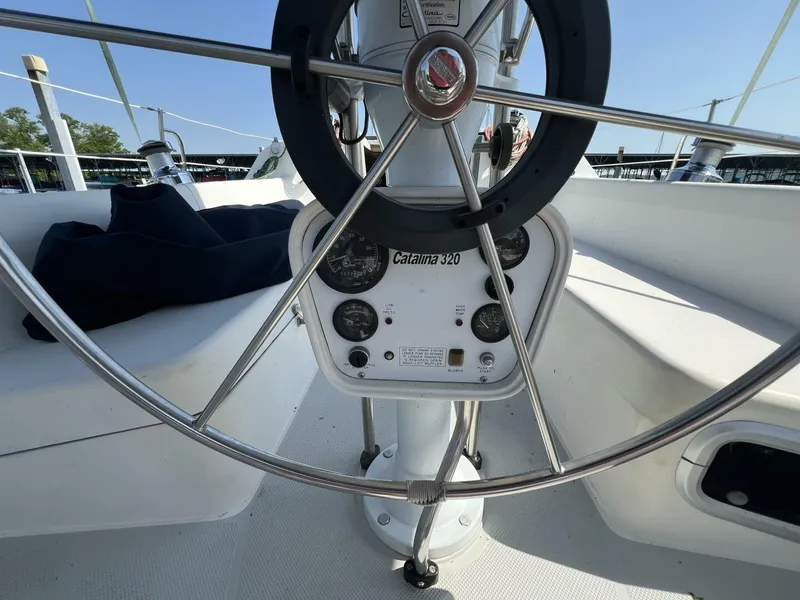 Slide: The Image of Catalina 320 1994 - 5622122