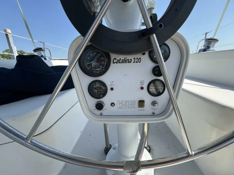 Slide: The Image of Catalina 320 1994 - 5622123